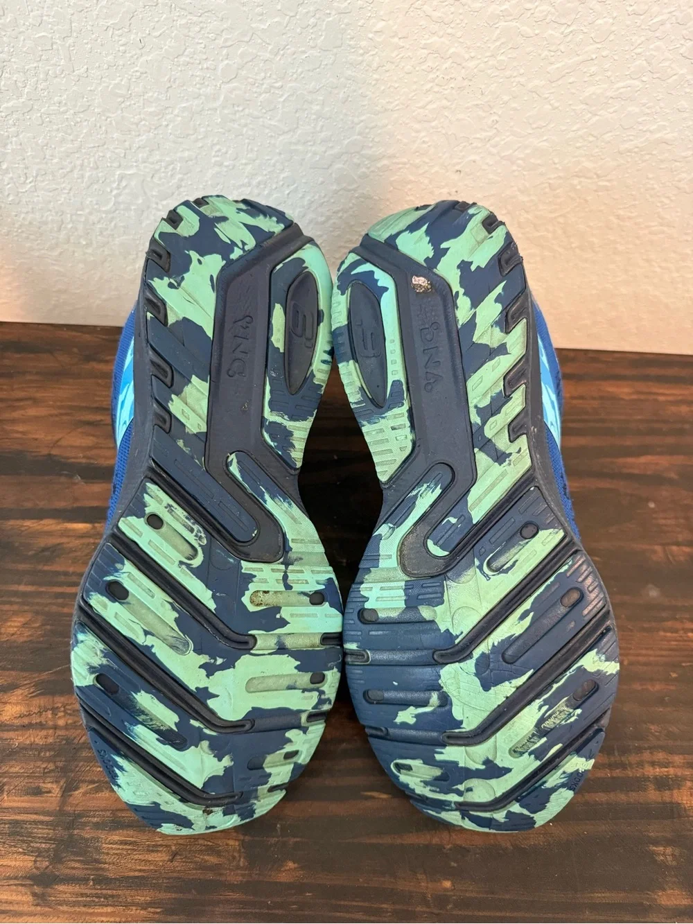 Brooks Kids Blue Sneakers with Multicolor Dot Accents